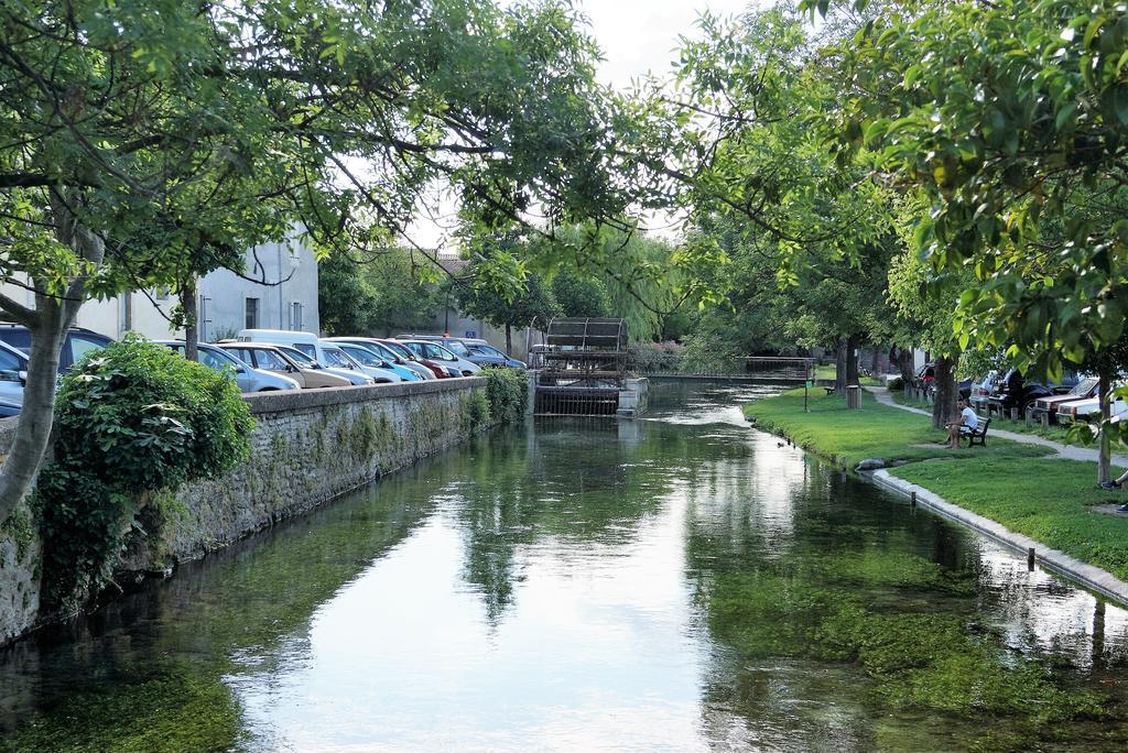 Colombe Apartment L'Isle-sur-la-Sorgue Bagian luar foto